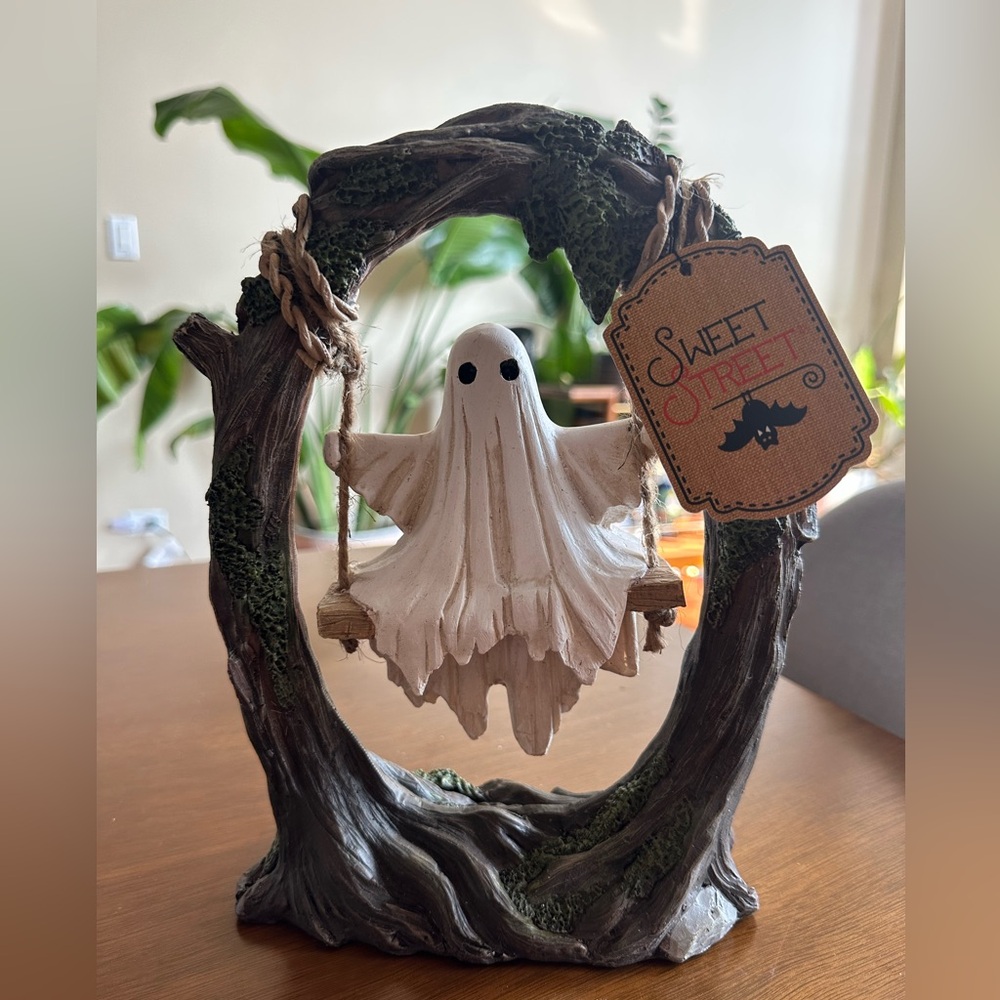 NWT GHOST ON TREE SWING HALLOWEEN SWEET STREET FIGURINE 9”
